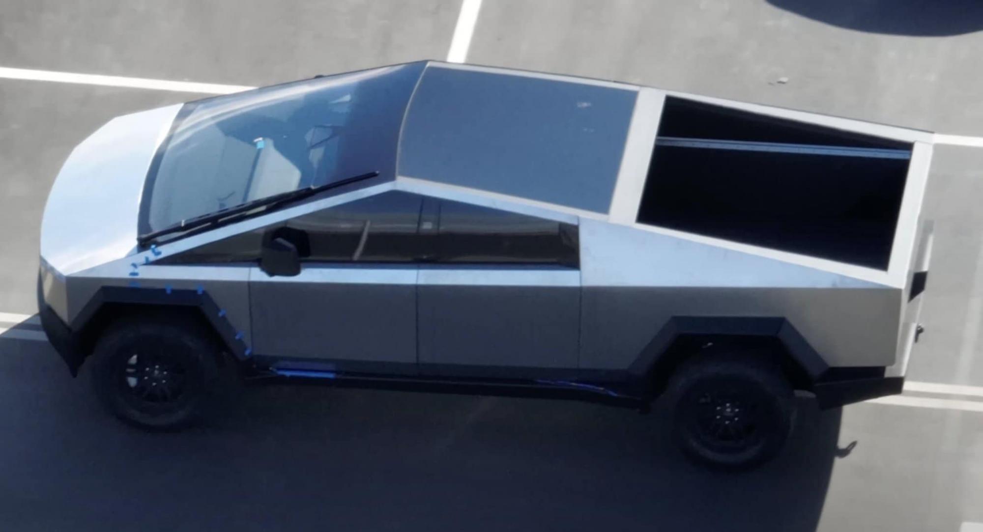 Серійна версія Tesla Cybertruck: оприлюднені перші фото